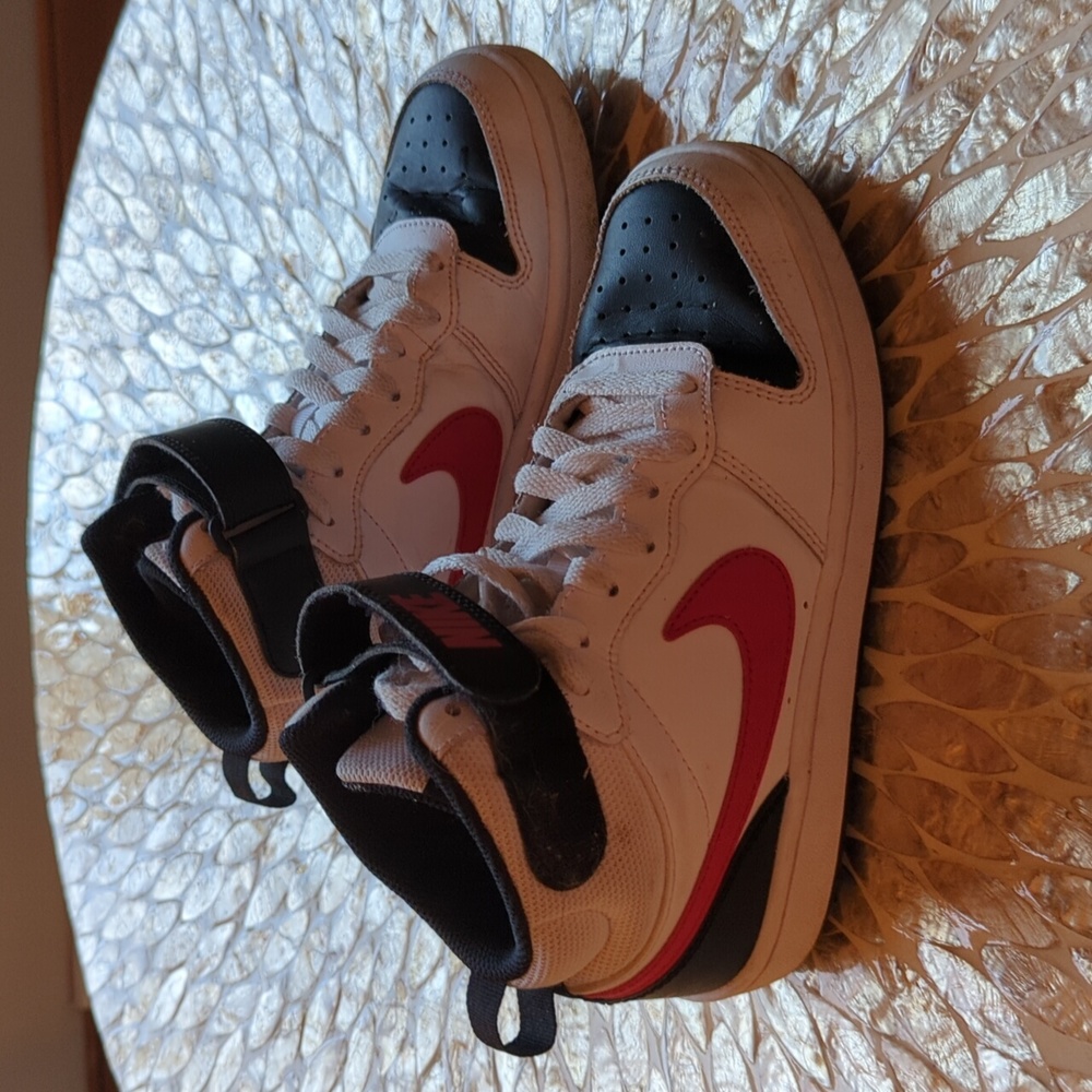 Nike Boys Court Borough Mid Shoes 4Y